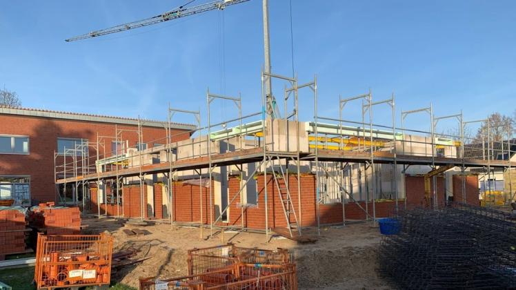 e2bc8e03af8ba60574c195fda9c851f1.jpeg Der derzeit laufende Ausbau der Regenbogenkita ist 2020 ein Investitionsschwerpunkt der Stadt Freren. Der städtische Anteil an den Kosten beträgt derzeit rund 830.000 Euro. Foto: Planungsteam Hansi Surmann/Frank Kumbrink