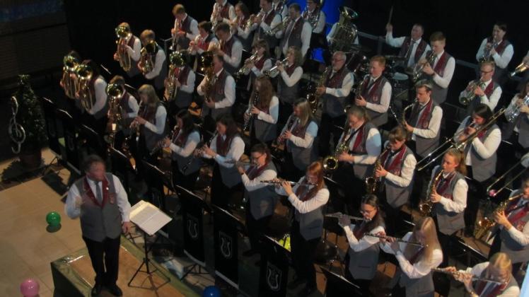 Ein stimmungsvolles Konzert gab der Musikverein Holte-Lastrup unter der Leitung von Richard Vorholt. 