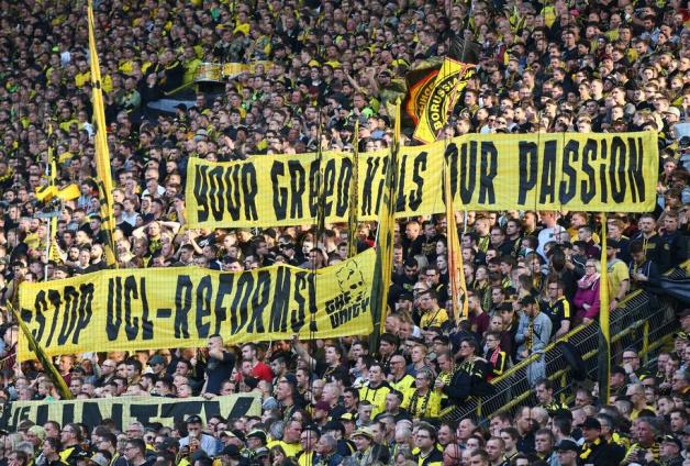 Die BVB-Fans bringen es auf den Punkt: "Your greed kills our passion – stop UCL-reforms!" Auf Deutsch: "Eure Gier tötet unsere Leidenschaft – stoppt UCL-Reformen!" Foto: imago images/ Thomas Bielefeld Die BVB-Fans bringen es auf den Punkt: "Your greed kills our passion – stop UCL-reforms!" Auf Deutsch: "Eure Gier tötet unsere Leidenschaft – stoppt UCL-Reformen!" Foto: imago images/ Thomas Bielefeld