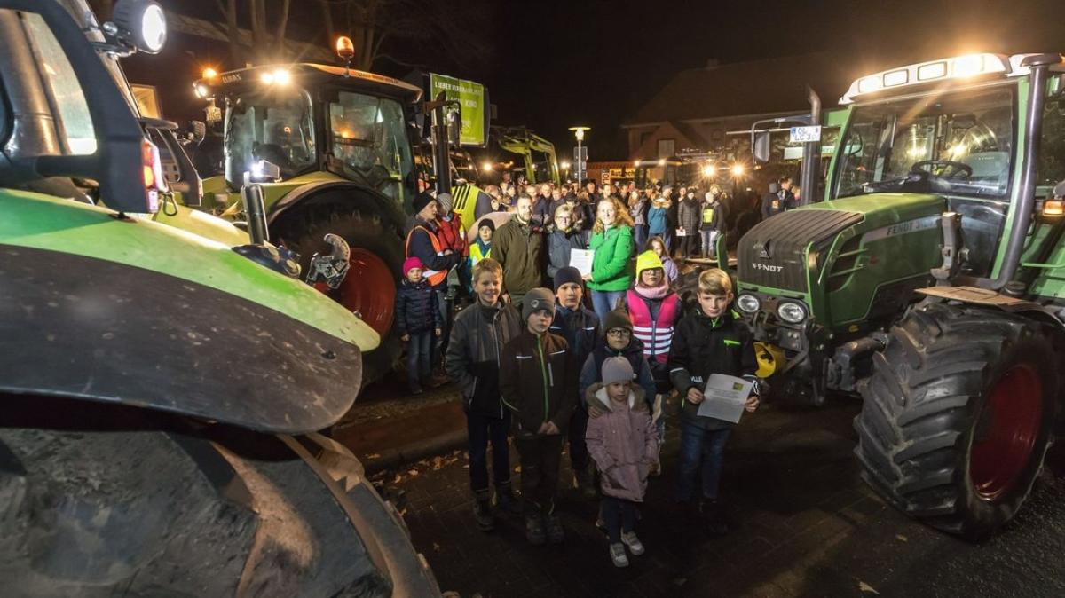 Landwirte Demonstrieren Vor Dem Ganderkeseer DKO