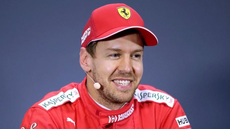 Sportlich läuft es für Sebastian Vettel nicht allzu gut, privat darf sich der Ferrari-Pilot nun über die Geburt seines dritten Kindes freuen. Foto: imago images/Laci Perenyi