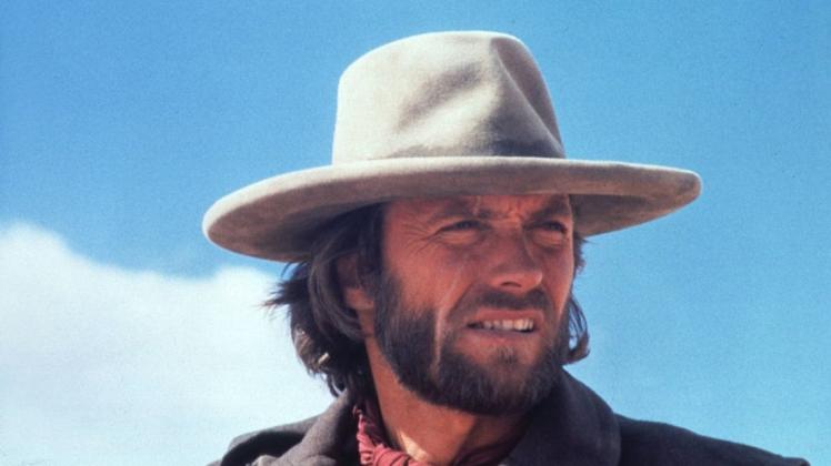 Clint Eastwood wie man ihn kennt, hier als verbitterter Einzelgänger im Film "Der Texaner" von 1976. Foto: imago stock & people/ Cinema Publishers Collection