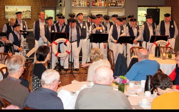 Der Artländer Shantychor „Die Hasejungs“ aus Badbergen brachte die Merzener zum Schunkeln. Foto: Martin Heimbrock Der Artländer Shantychor „Die Hasejungs“ aus Badbergen brachte die Merzener zum Schunkeln. Foto: Martin Heimbrock
