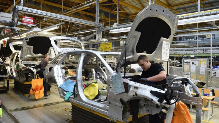 Daimler will bis Ende 2022 weltweit Tausende Stellen streichen. Foto: dpa/Carmen Jaspersen