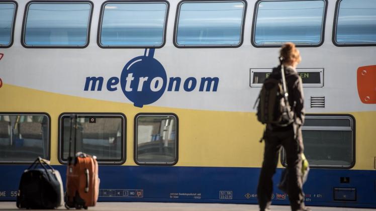 Nachdem ein 30 Jahre alter Mann aus Hamburg vor einem abfahrbereiten Metronom-Zug in Bremenzusammengeschlagen worden ist, sucht die Bundespolizei nach Zeugenhinweisen. Symbolfoto: dpa