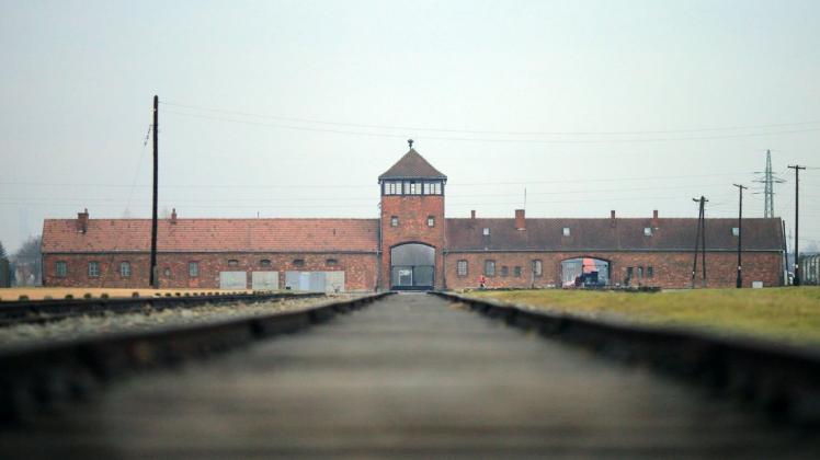 Weihnachtsdeko mit Motiven des KZ Auschwitz-Birkenau konnte bei Amazon bestellt werden.