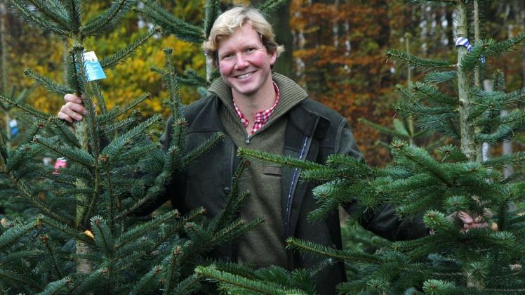Benedikt Schneebecke lebt mit seiner Familie in Hasbergen und ist Geschäftsführer des Weihnachtsbaum-Anbieters Ostseetanne. Foto: Sabine Rübensaat