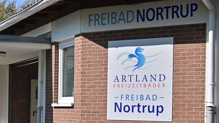 Betrieben wird das Freibad Nortrup von der Artland-Bäderbetriebsgesellschaft, einer Tochtergesellschaft der Samtgemeinde Artland. Im Jahr 2020 soll es saniert werden. Foto: Rolf Kamper/Archiv