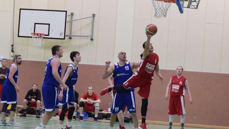 Ganz starkes Spiel: DTV-Flügelspieler Marco Mennebäck brachte die Stader immer wieder in Bedrängnis. Foto: Rolf Tobis