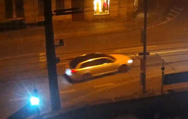 Die Ermittler haben von einer Überwachungskamera ein Foto des Fluchtfahrzeugs gesichert. Foto: Polizei Sachsen 