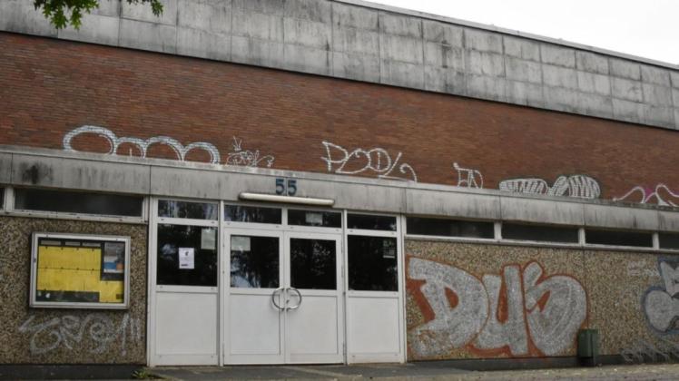 Oberbürgermeister Axel Jahnz hat sich klar für einen Neubau und gegen die Sanierung der Stadionhalle in Düsternort ausgesprochen. Archivfoto: Frederik Grabbe
