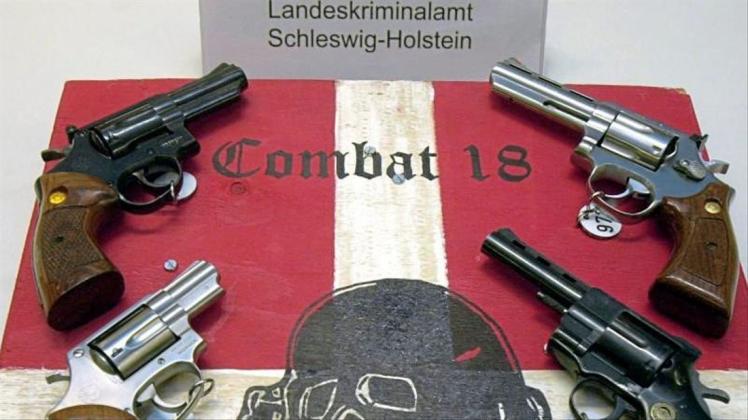 Sichergestellte Waffen des Neonazi-Netzwerks „Combat 18“ in Kiel. 