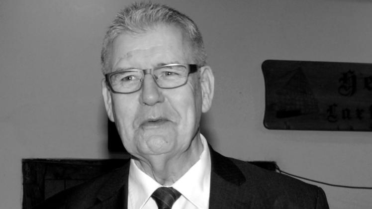 Im Alter von 78 Jahren verstorben ist Gerd Hoffschroer. Das Archivbild zeigt ihn 2016 bei der Verleihung des Bundesverdienstkreuzes. Foto: Jungeblut