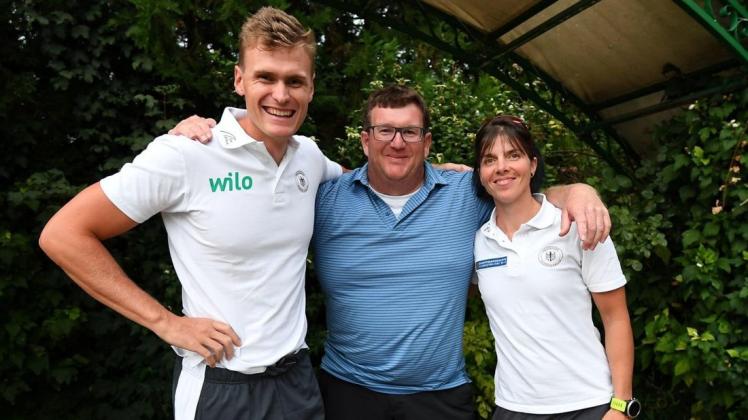 Marie-Louise Dräger mit ihrem Lübecker Heim-Trainer Björn Lötsch und ihrem Vereinskameraden Hannes Ocik (links) Marie-Louise Dräger mit ihrem Lübecker Heim-Trainer Björn Lötsch und ihrem Vereinskameraden Hannes Ocik (links)