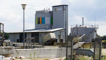 Der neue Faulturm mit Treppenhaus und Gasspeicher (rechts). Foto: Mirco Moormann