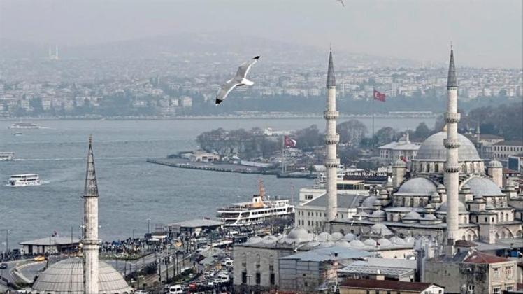 Blick auf Istanbul. Zur Zeit leben etwa 16 Millionen Menschen in der Metropole am Bosporus. 
