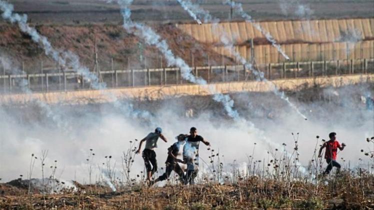 An Freitag hatte es in Gaza bereits Zusammenstöße zwischen palästinensischen Demonstranten und israelischen Streitkräften gegeben. 