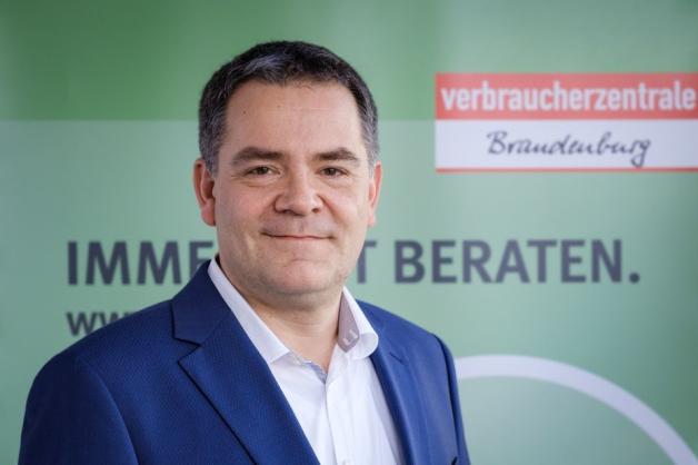 Erk Schaarschmidt, Finanzexperte der Verbraucherzentrale Brandenburg. Foto: dpa/André Wagenzik/Verbraucherzentrale Brandenburg e.V. 