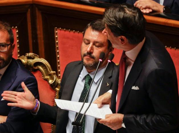Ministerpräsident Giuseppe Conte (r.) und sein Vize Matteo Salvini von der rechten Lega-Partei. Foto: dpa/Gregorio Borgia Ministerpräsident Giuseppe Conte (r.) und sein Vize Matteo Salvini von der rechten Lega-Partei. Foto: dpa/Gregorio Borgia