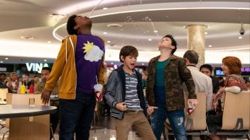 Im Kinoneustart "Good Boys" sind die Freunde (von links) Lucas, Max und Thor auf der Suche nach der besten Kussanleitung. Foto: Universal Pictures/dpa
