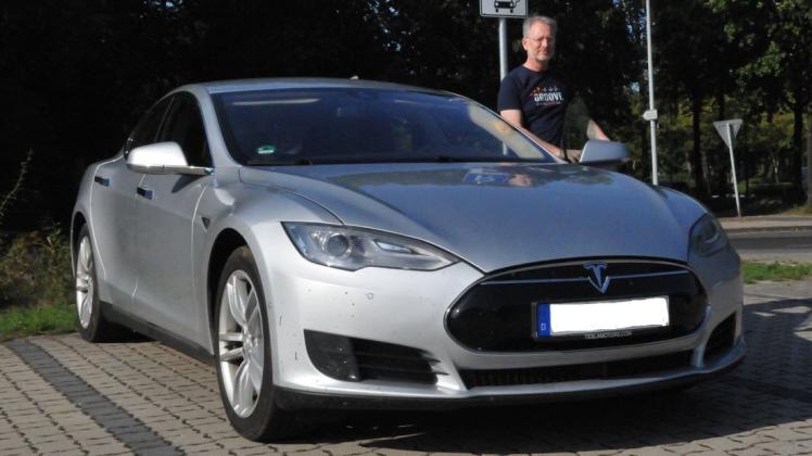 Michael Rieken demonstriert gern die Beschleunigung seines Tesla Model S. 