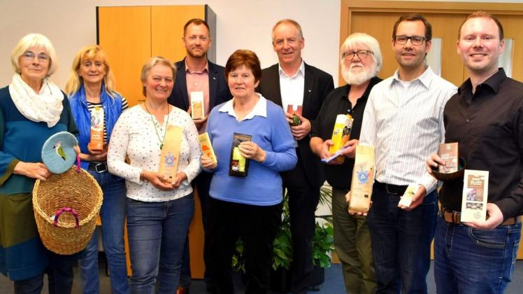 Die Fairtrade-Steuerungsgruppe mit dem Ersten Gemeinderat Rainer Lange. Foto: Gemeinde Ganderkesee/Hauke Gruhn