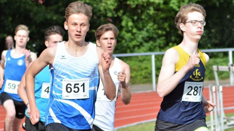 Hat einen guten Endspurt: LGGG-Nachwuchstalent Fabian Goedeke (rechts) läuft über die 800 Meter. Foto: Richard Schmid