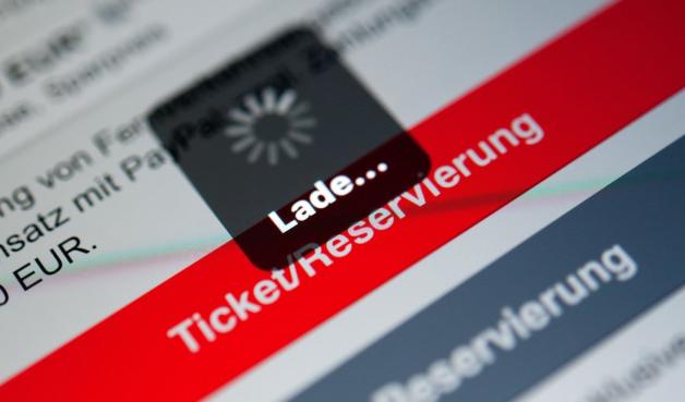App und Web statt Servicepersonal – darauf setzt die Bahn. Foto: dpa/Sebastian Gollnow App und Web statt Servicepersonal – darauf setzt die Bahn. Foto: dpa/Sebastian Gollnow
