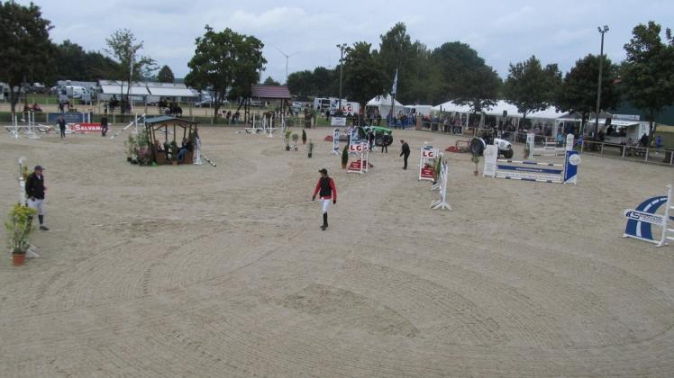 Für 200.000 Euro hat der Reit- und Fahrverein Haselünne einen neuen Ebbe-Flut-Sandplatz auf seiner Reitanlage in Haselünne-Eltern geschaffen. 