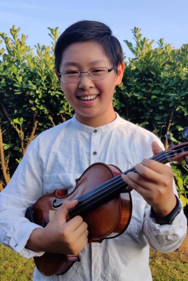 Der 14-jährige Geiger Vincent Liu  wird das Konzert des Lingener Kammerorchesters  am 29. September mit seinem Können bereichern. Er ist Gewinner des diesjährigen "Jugend-musiziert-Wettbewerbs" und Vize-Landespreisträger. Es wird sein erster  Auftritt vor großem Publikum sein. Foto: privat