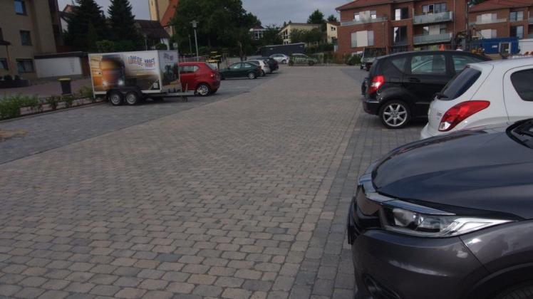 Der neue Parkplatz an der Gartenstraße steht während der Kirmestage nicht zur Verfügung. Dort wird das Festzelt aufgebaut. Foto: Rainer Westendorf