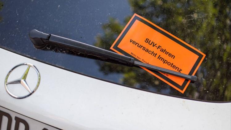 Diskriminierung von SUV-Fahrern – bei einer Demonstration in Berlin. Foto: imago images/Christian Ditsch