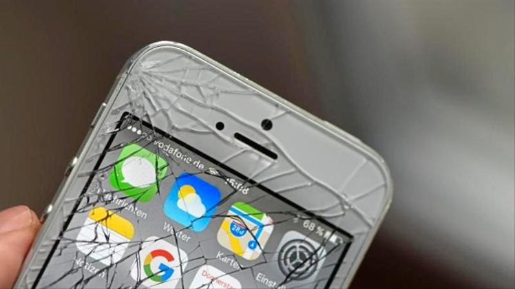 Gesplitterter, defekter Touchscreen eines iPhones. Für Reparaturen können unabhängige Werkstätten in Zukunft sowohl Ersatzteile direkt von Apple als auch solche von anderen Herstellern verwenden. 