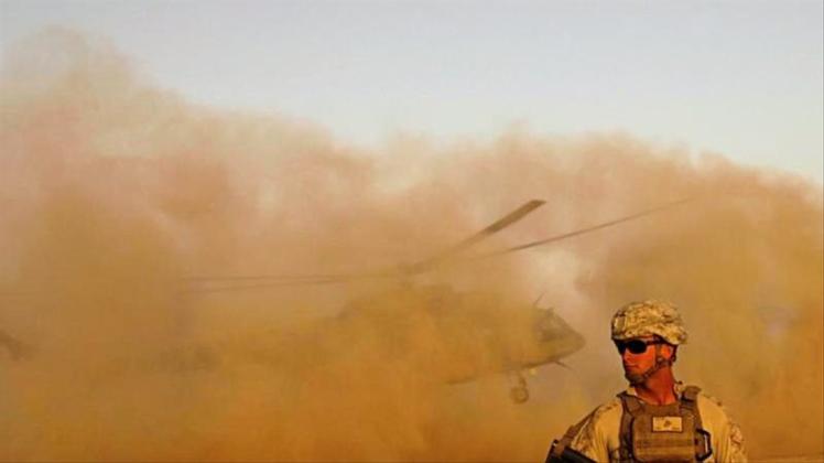 Ein US-Marinesoldat nimmt am Militärstützpunkt Shorab in der Provinz Helmand an einem Manöver mit der afghanischen Armee teil. 