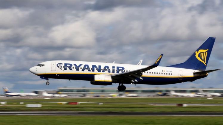 Kosten Tickets von Billig-Fliegern wie Ryanair bald mehr? Die CSU möchte einen Mindestpreis für Flugtickets. Foto: AFP/Paul Faith