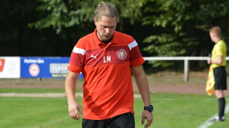 Trainer Lars Möhlenbrock musste gegen den FC Rastede eine heftige Niederlage einstecken. Foto: Daniel Niebuhr