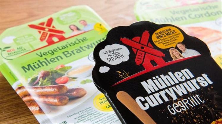 Die Rügenwalder Mühle hat zum 1. September das Ende ihrer Currywurst aus Fleisch besiegelt. Der Wursthersteller braucht mehr Platz für seine vegetarischen Produkte. 