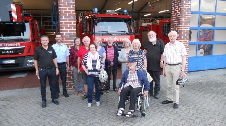 Während ihres Besuches bei der Papenburger Feuerwehr lernten die Senioren der SPD viel über Brandschutz. Foto: SPD 60 plus