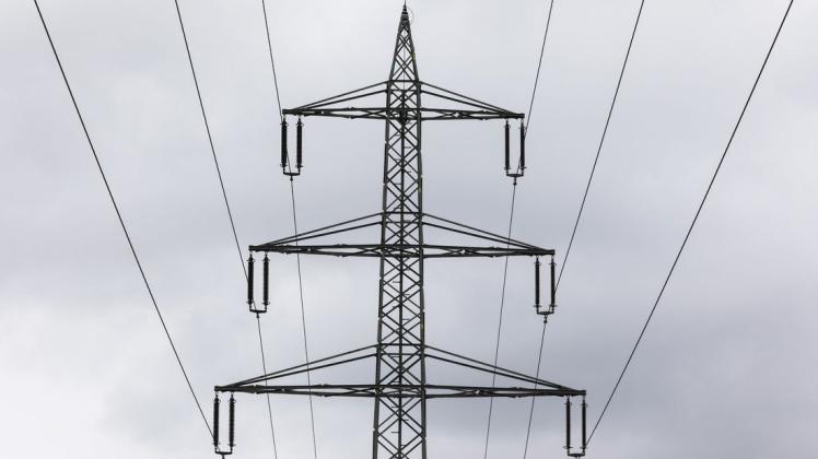 Nur eine Frage der Zeit ist es, wann die 110-kV-Leitung durch Schinkel demontiert wird. Foto: Michael Gründel