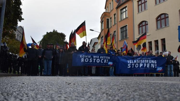 Regelmäßig hatte die Alternative für Deutschland im Vorjahr zu Demonstrationen aufgerufen. Zuletzt kurz vor den Oberbürgermeister- und Kommunalwahlen im Mai auf dem Neuen Markt.