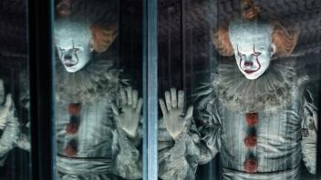 Im Kinoneustart "Es Kapitel 2" treibt der Clown Pennywise (Bill Skarsgard) erneut sein Unwesen. Foto: Warner Bros/dpa