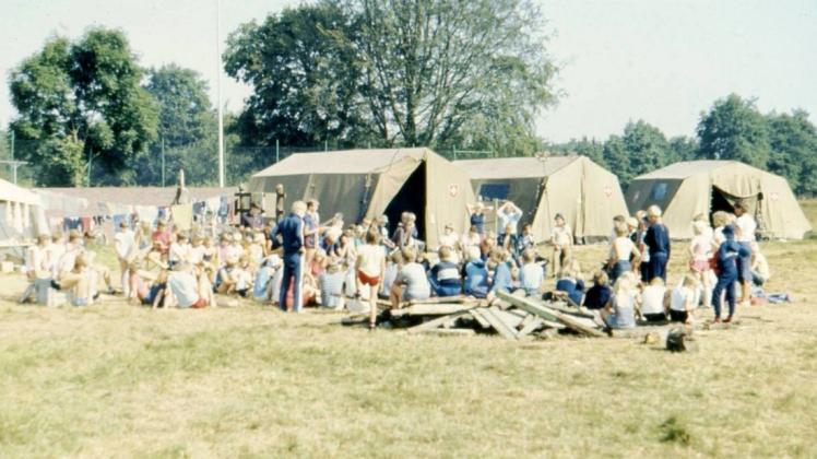 Lageratmosphäre der Anfangszeit: Mittlerweile organisiert die Landjugend Alfhausen seit 40 Jahren ein Zeltlager. Foto: KLJB
