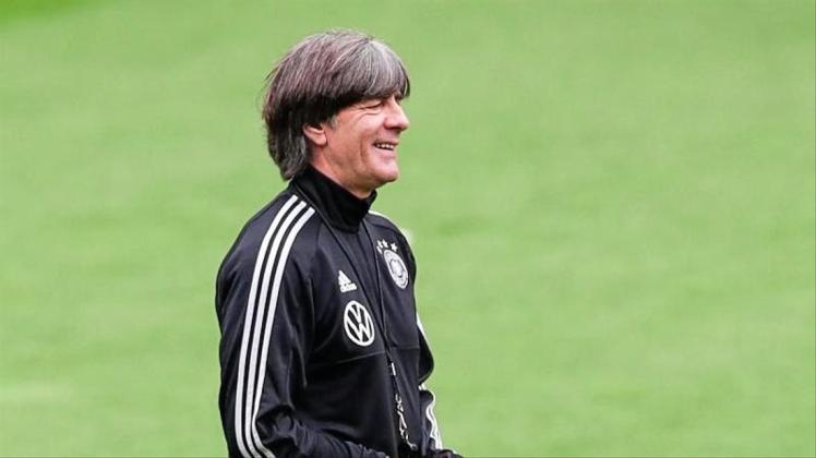 Gut gelaunt: Bundestrainer Joachim Löw. 