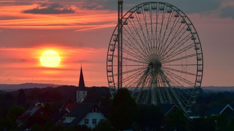 Noch  bis zum Sonntag wird im Wittlager Nachbarkreis Minden-Lübbecke der 450. Blasheimer Markt gefeiert.
Das Festgelände befindet sich direkt an der B 65. Foto: Martin Nobbe
