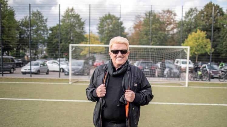 Schlagerstar Heino ist Ehrenmitglied des Fußballvereins Schwarz Weiß 06 Düsseldorf. 