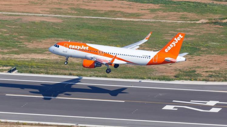 Ein Mann wird als Held gefeiert, weil er spontan als Pilot einsprang. Symbolfoto: imago images/Aviation-Stock/Markus Mainka