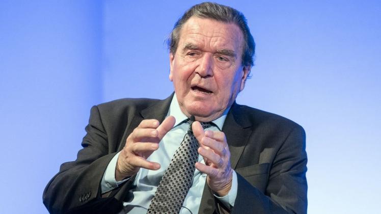 Altkanzler Gerhard Schröder (SPD) verlangt ein schnelleres Tempo bei der Suche nach einer neuen Parteispitze. Foto: dpa/Federico Gambarini