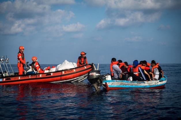 Das deutsche Rettungsschiff hat im Mittelmeer 13 Migranten aufgenommen. Foto: dpa/ Nick Jaussi Das deutsche Rettungsschiff hat im Mittelmeer 13 Migranten aufgenommen. Foto: dpa/ Nick Jaussi