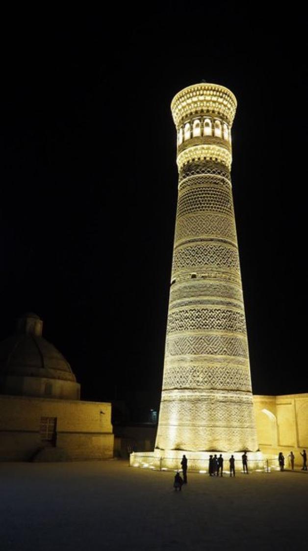 Minarett in Buchara: Dschinghis Khan ließ es intakt, weil er die Schönheit des Turmes so bewunderte. Den Rest der Stadt zerstörte er. Foto: Burkhard Ewert