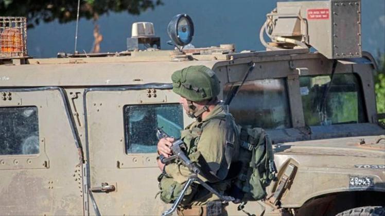 Ein israelischer Soldat an der Grenze zwischen Israel und Libanon. Die Spannungen zwischen Israel und der Hisbollah haben in den vergangenen Wochen zugenommen. 